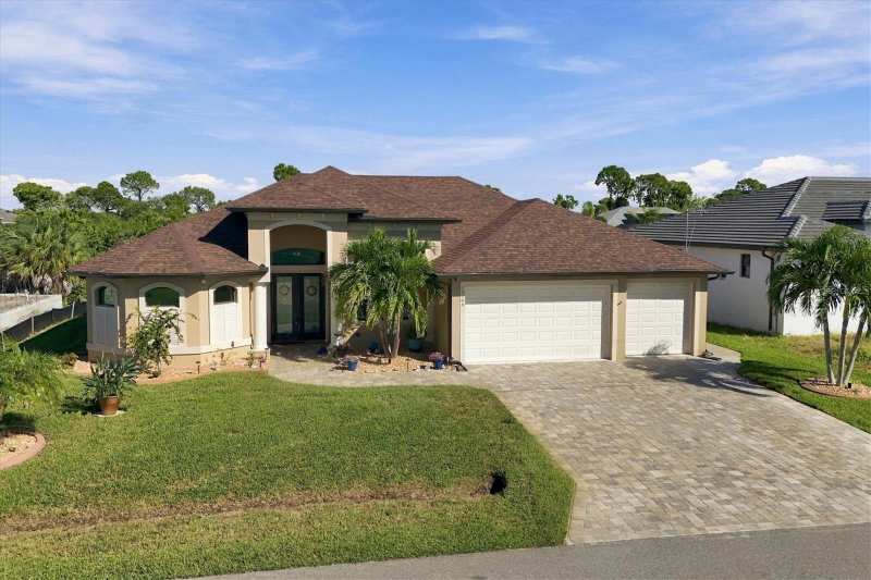 3 bedroom Single Family Residence at 15208 Hennipen Circle, Port Charlotte Sec 082, Port Charlotte — photo 1