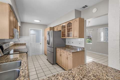 7002 Applewood Court, Tampa FL - photo 15 of 66
