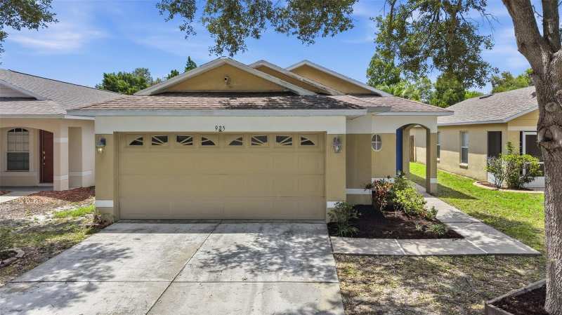4 bedroom Single Family Residence at 925 Windton Oak Drive, College Chase Ph 1, Ruskin — photo 1