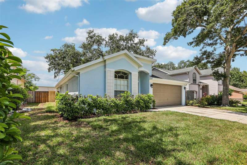 3 bedroom Single Family Residence at 2455 Hickman Circle, Hidden Pines At Countryside, Clearwater — photo 2