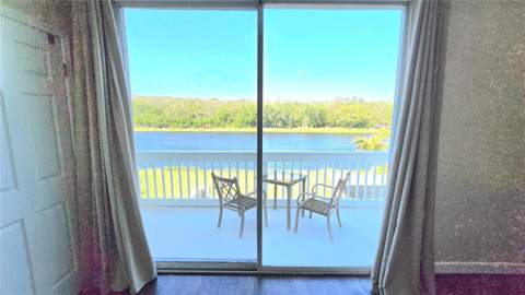 1806 Lago Vista Boulevard, Palm Harbor FL - photo 9 of 31