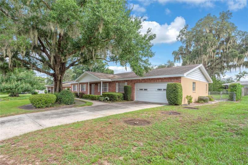 3 bedroom Single Family Residence at 110 Ashbrook Drive, Crestwood Estates Unit 2, Brandon — photo 2