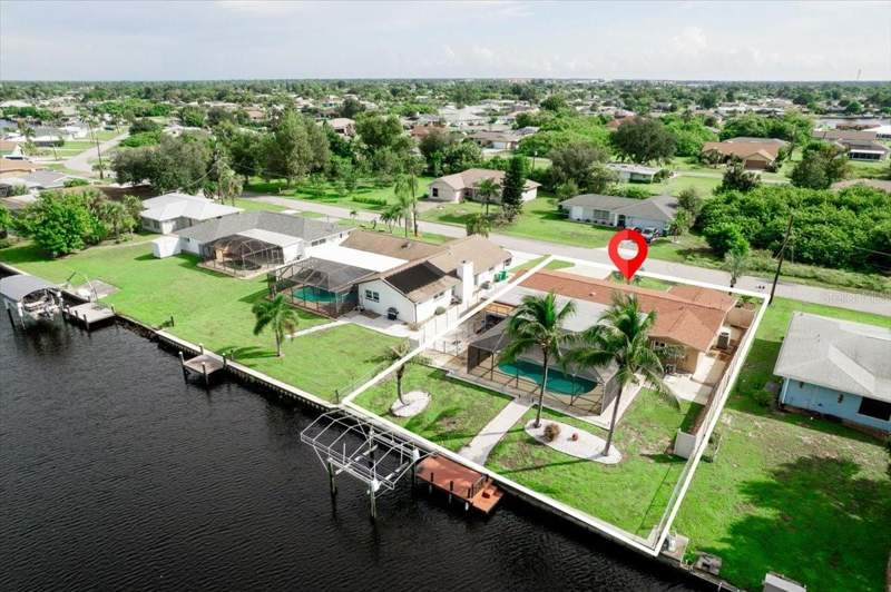 3 bedroom Single Family Residence at 250 E Tarpon Boulevard, Port Charlotte Sec 010, Port Charlotte — photo 4