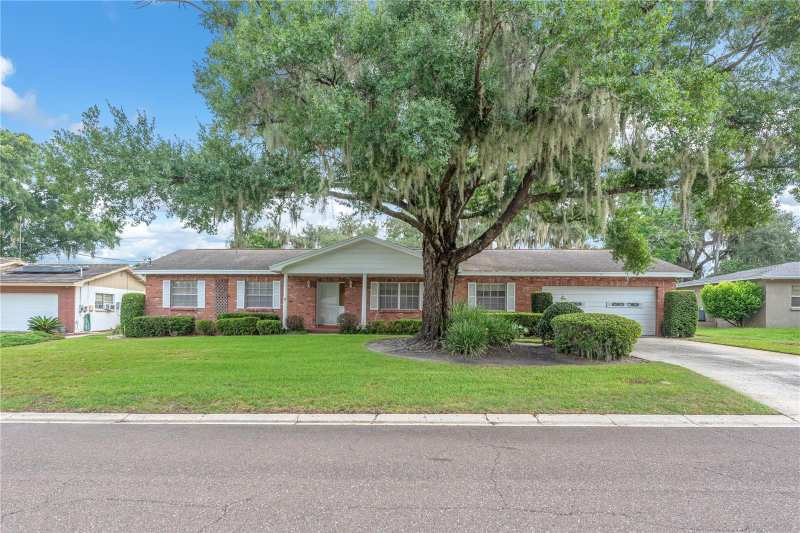 3 bedroom Single Family Residence at 110 Ashbrook Drive, Crestwood Estates Unit 2, Brandon — photo 1