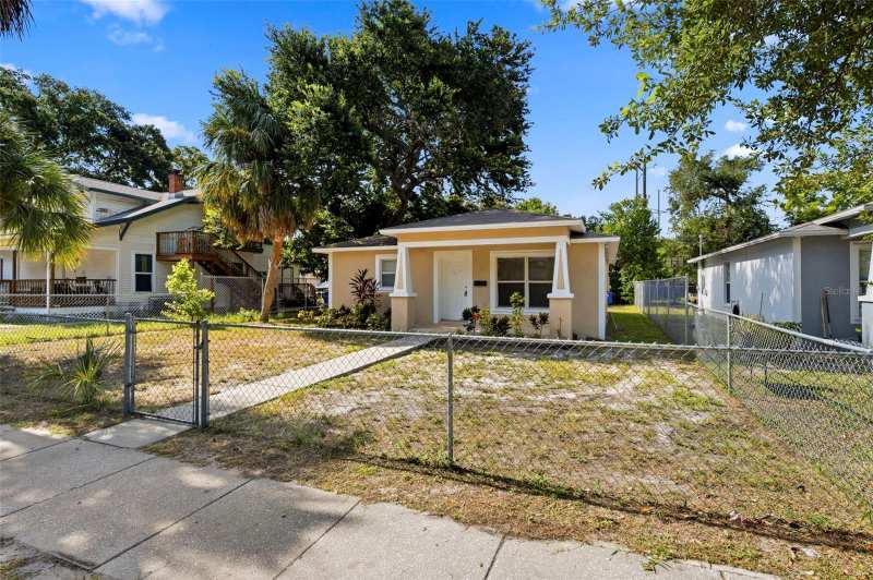 3 bedroom Single Family Residence at 980 13th Avenue, Cherokee Sub, St Petersburg — photo 1