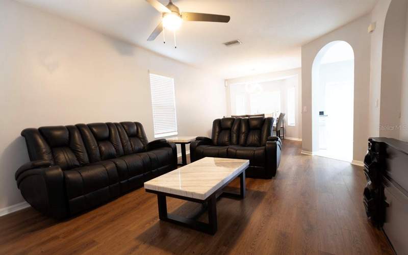 4 bedroom Single Family Residence at 1610 Marsh Wood Drive, Chestnut Forest, Seffner — photo 5