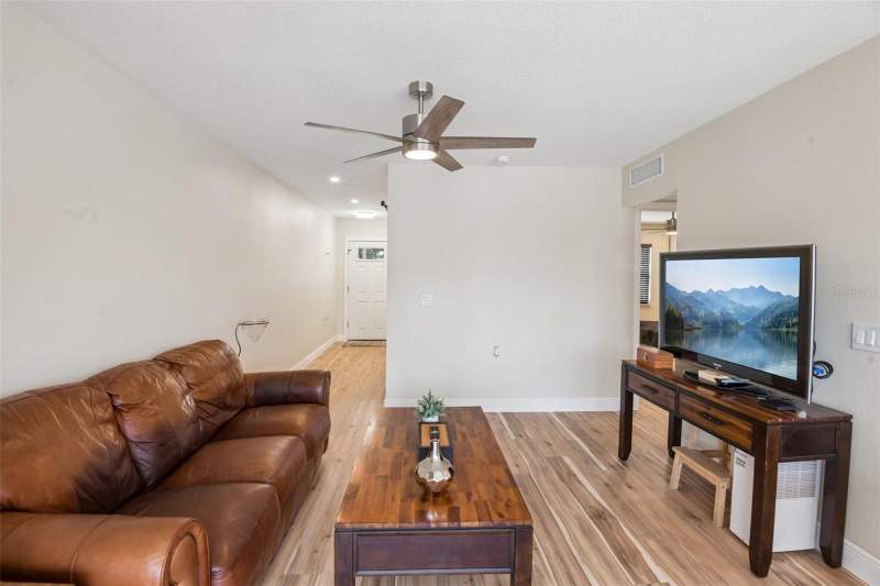 1 bedroom Condominium at 609 Westwinds Drive #4, Baywood On The Gulf 1 Condo, Palm Harbor — photo 3