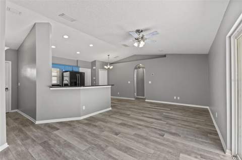 560 Robin Hill Circle, Brandon FL - photo 6 of 6