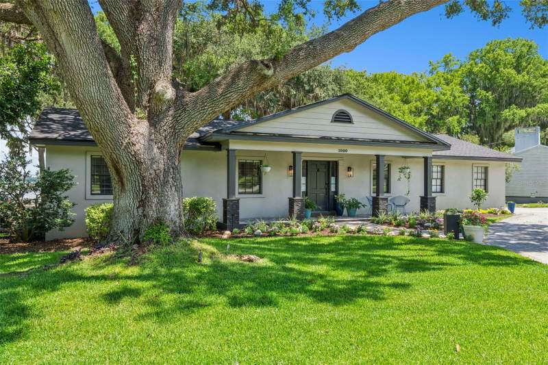4 bedroom Single Family Residence at 1000 N Lakeshore Boulevard, Howey Griffin Village, Howey In The Hills — photo 5