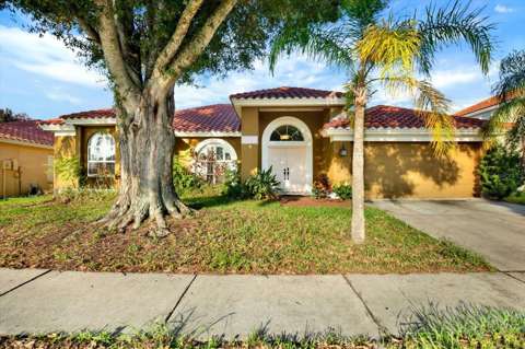 804 Sandy Trail Place, pool for sale in Brandon