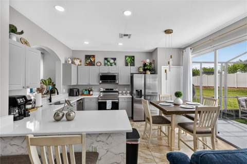 8006 King Palm Circle, Kissimmee FL - photo 9 of 36