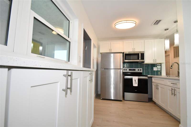 2 bedroom Single Family Residence at 547 TRADE WINDS DRIVE, BAYWOOD SHORES 1ST ADD, DUNEDIN — photo 3