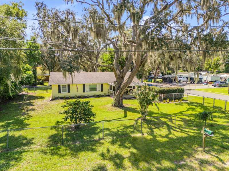3 bedroom Single Family Residence at 1402 E Voorhis Avenue, Euclid Heights, Deland — photo 1