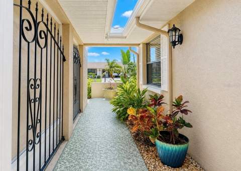319 Linger Lane, Sun City Center FL - photo 6 of 31