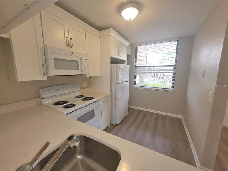 2 bedroom Condominium at 2049 Skimmer Court #311, Club At Feather Sound The Condo, Clearwater — photo 2