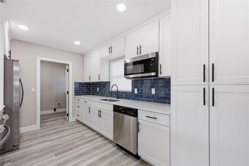 3 bedroom Single Family Residence at 1817 HUNT LANE, DOUGLAS MANOR ESTATE, CLEARWATER — photo 4