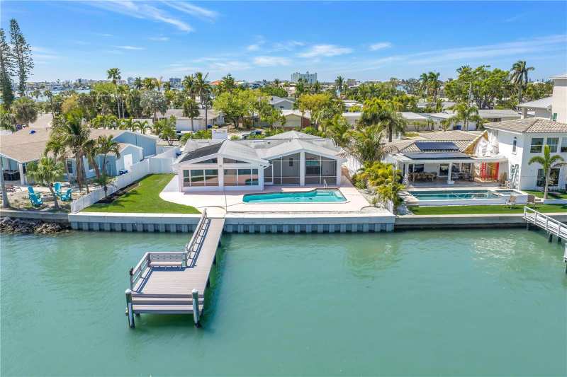 3 bedroom Single Family Residence at 6984 S Shore Drive, Pasadena Isle, St Petersburg — photo 1