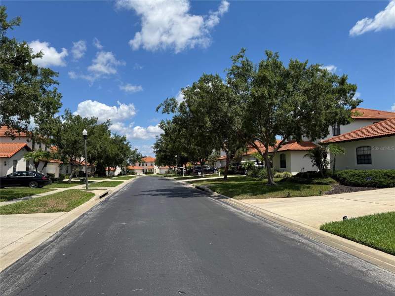 5 bedroom Single Family Residence at 513 Summer Place Loop, High Grove Unit 1, Clermont — photo 2