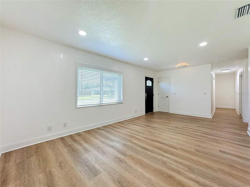 4 bedroom Single Family Residence at 264 Van Gogh Circle, Gallery Gardens 4A Add, Brandon — photo 5