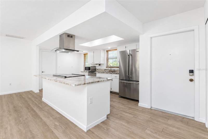 2 bedroom Single Family Residence at 18565 Robinson Avenue, Port Charlotte Sec 037, Port Charlotte — photo 4