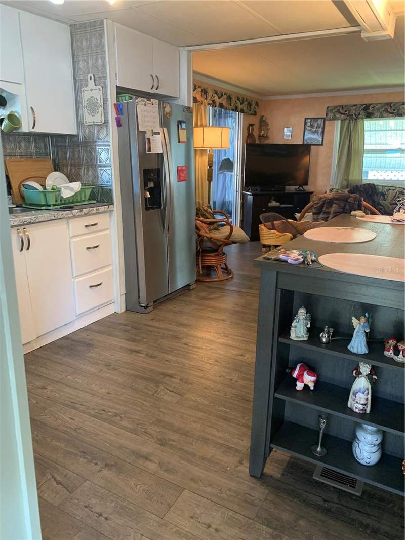 2 bedroom Mobile Home at 10456 Peaceful Drive, Holiday Shores Mobile Park Unrec, Largo — photo 3