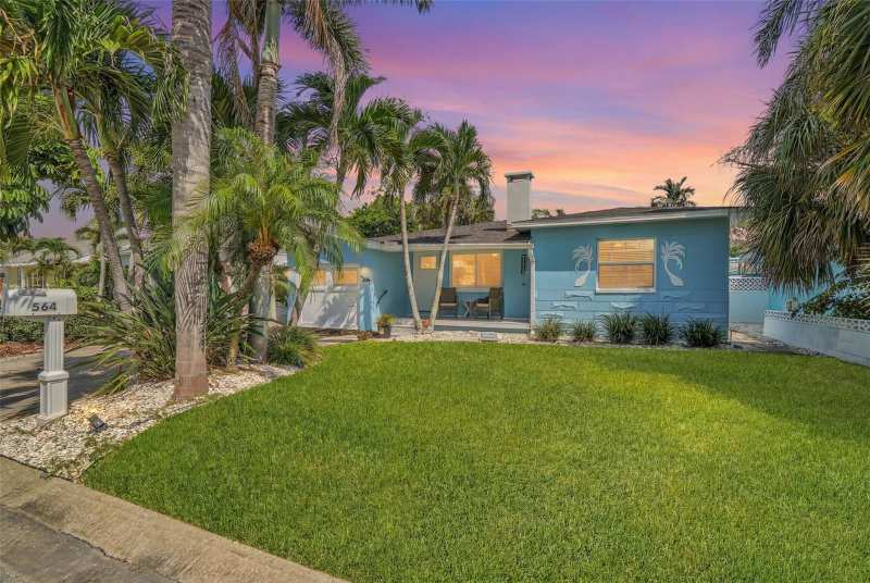 3 bedroom Single Family Residence at 564 70th Avenue, Beach Plaza Sec Of St Pete Beach, St Pete Beach — photo 1