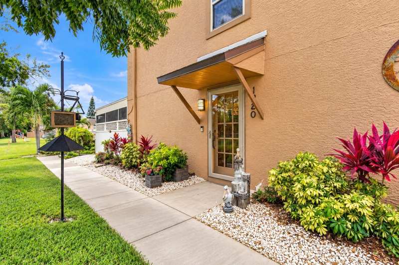 3 bedroom Townhouse at 1880 Clearbrooke Drive, Clearbrooke Twnhs, Clearwater — photo 1