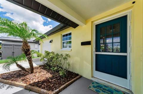 4946 Blue Heron Drive, New Port Richey FL - photo 8 of 87