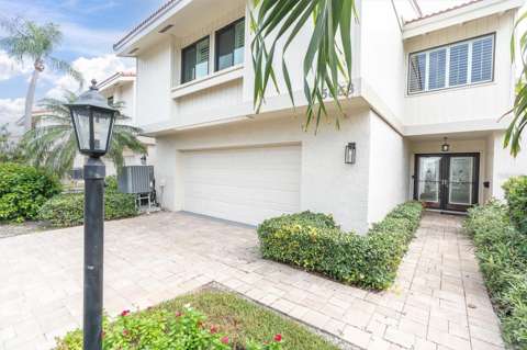 5668 Escondida Boulevard, home for sale in St. Petersburg 33715