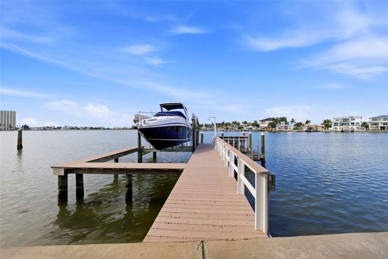 3 bedroom Single Family Residence at 661 79th Circle, South Causeway Isle 4th Add, St Petersburg — photo 5