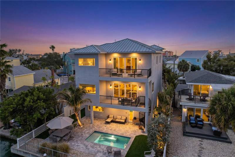 4 bedroom Single Family Residence at 306 Bay Plz, Herrons Sub 8, Treasure Island — photo 4