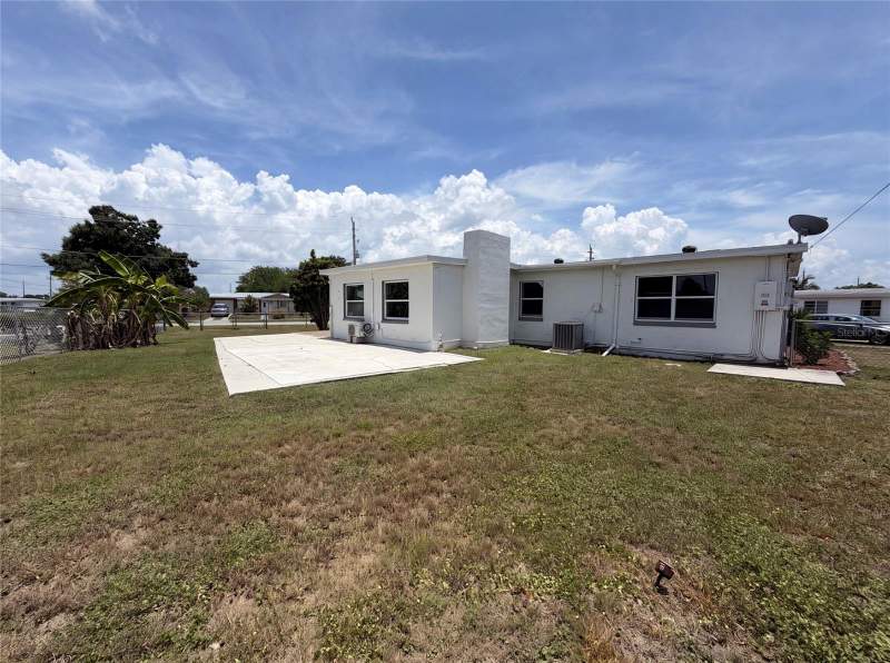 4 bedroom Single Family Residence at 21530 Glendale Avenue, Port Charlotte Sec 033, Port Charlotte — photo 5