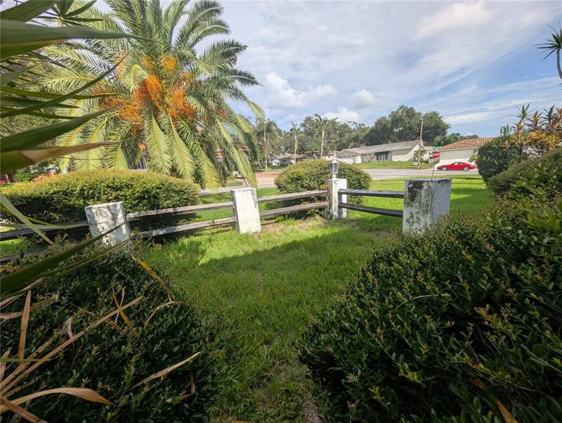 3 bedroom Single Family Residence at 7006 120th Street, Canterbury Chase, Seminole — photo 2