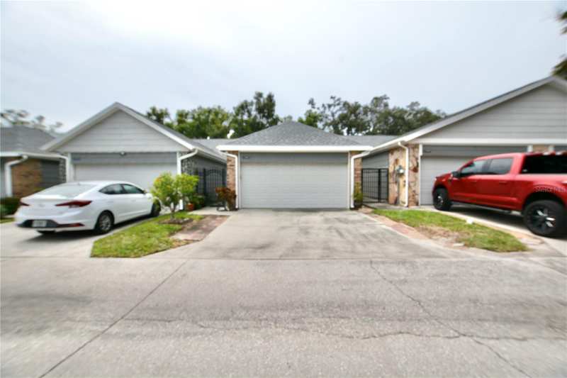 2 bedroom Townhouse at 1762 Castle Rock Road, Sutton Place Sub, Tampa — photo 1