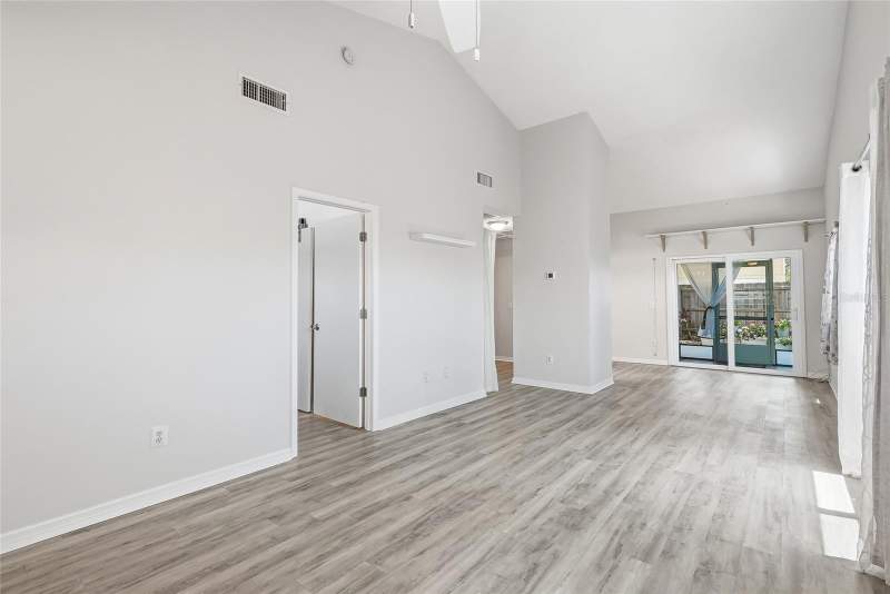 2 bedroom Condominium at 366 47th Avenue #5, Northeast Villas Condo, St Petersburg — photo 4