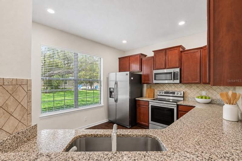 3 bedroom Townhouse at 5520 Kinglethill Drive, Fishhawk Ranch Ph 2 Tr 1, Lithia — photo 3