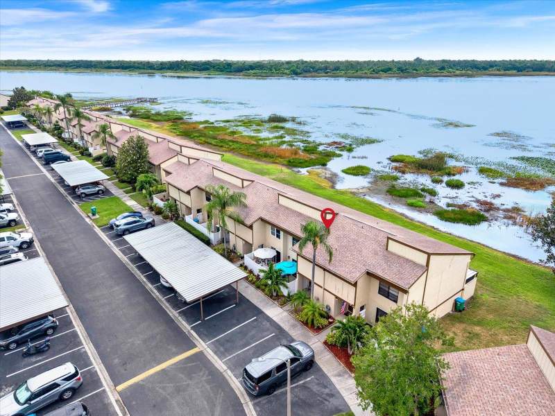 Townhomes Of Lake