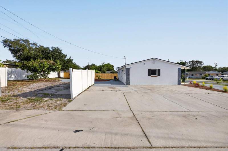 4 bedroom Single Family Residence at 13589 120th Street, Ridgecrest Acres, Largo — photo 5