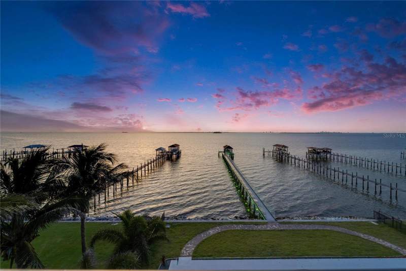 7 bedroom Single Family Residence at 6526 Surfside Boulevard, Mustique Bay, Apollo Beach — photo 2