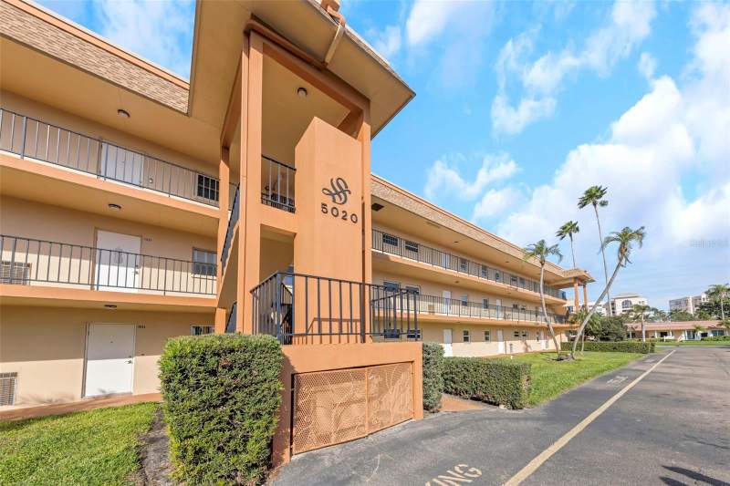 1 bedroom Condominium at 5020 BRITTANY DRIVE #224, BAYWAY ISLES POINT BRITTANY ONE, ST PETERSBURG — photo 2