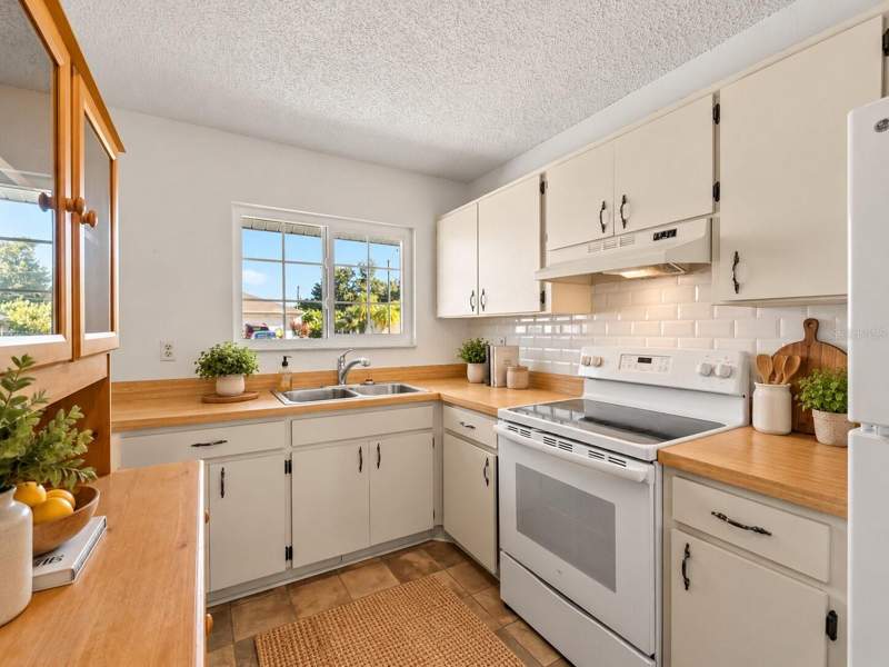 2 bedroom Single Family Residence at 18103 Windswept Avenue, Port Charlotte Sec 021, Port Charlotte — photo 5
