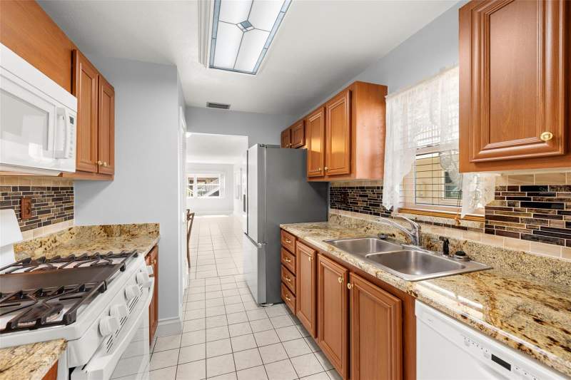 2 bedroom Condominium at 10038 62nd Terrace #1, Long Bayou, St Petersburg — photo 4