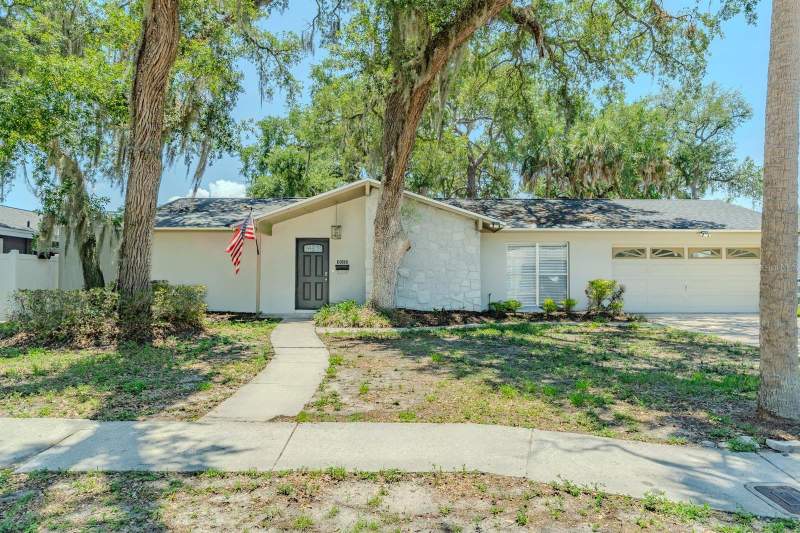 4 bedroom Single Family Residence at 8018 W POCAHONTAS AVENUE, TOWNN COUNTRY PARK UNIT 21, TAMPA — photo 2