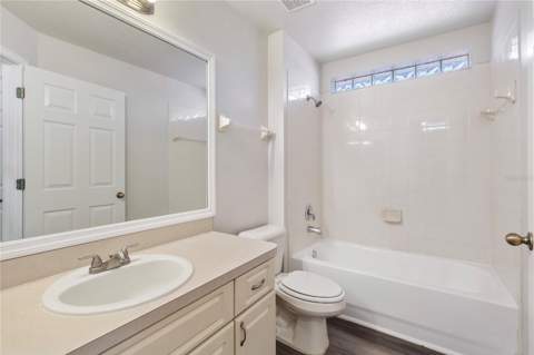 7456 Oxford Garden Circle, Apollo Beach FL - photo 8 of 24