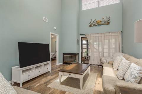 10429 La Mirage Court, Tampa FL - photo 8 of 44
