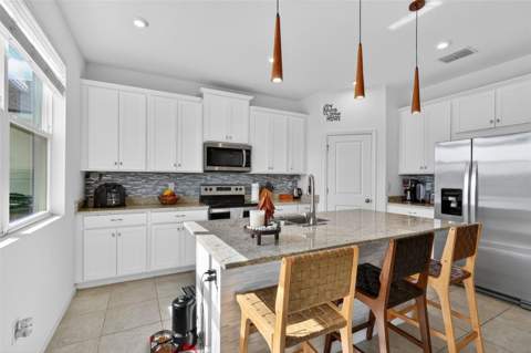 1181 Lakeshore Breeze Place, Kissimmee FL - photo 10 of 43