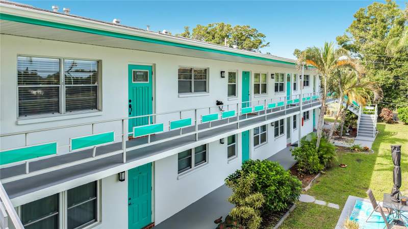 2 bedroom Condominium at 6100 21st Street #17, Town Apts Condo, St Petersburg — photo 2