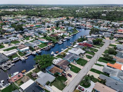 4946 Blue Heron Drive, New Port Richey FL - photo 6 of 87