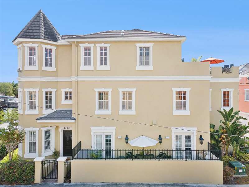 3 bedroom Townhouse at 2402 Victoria Gardens Lane, Victoria Park Soho Twnhms, Tampa — photo 1