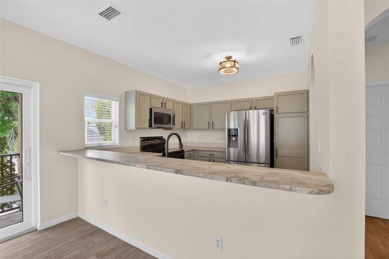 3 bedroom Townhouse at 307 Summer Clouds Place, Whispering Oaks Twnhms, Brandon — photo 5
